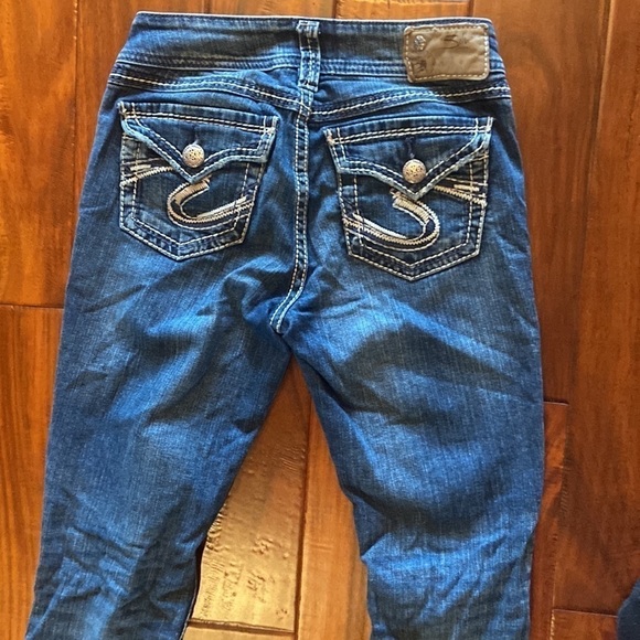 Women’s Silver Jeans Co.  Suki Surplus Bootcut Jeans in Size 24x30 [LIKE NEW] - Picture 4 of 6